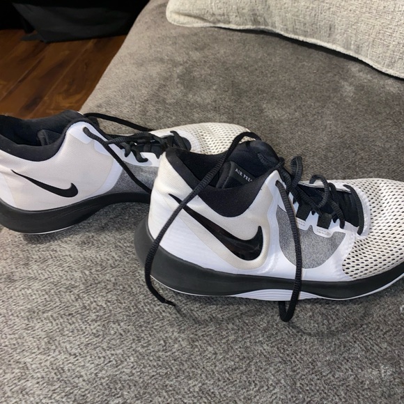 Nike running shoes - Picture 2 of 5